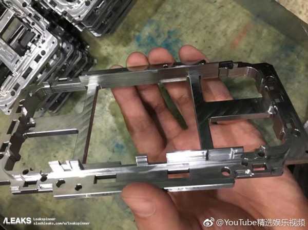 Появились фотографии металлической рамки шасси смартфона Apple iPhone 8 7