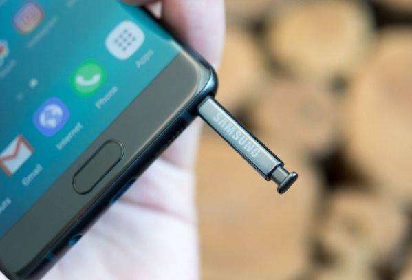 Смартфон Samsung Note 9 окажется складным 2
