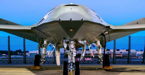 Boeing впервые показал беспилотный заправщик