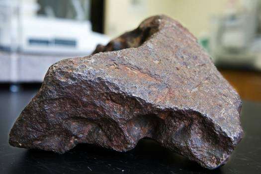 Метеорит стоимостью $100 000 подпирал дверь сарая 30 лет