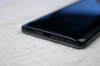 Фотогалерея дня: «живые» снимки самого дешёвого смартфона-слайдера Lenovo Z5 Pro