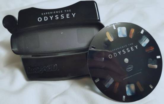 В рюкзаке, который дарила Intel участникам Odyssey, нашлось место для фляжки и компаса