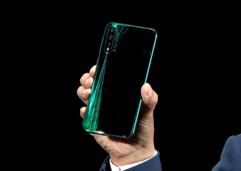 Huawei презентовала три новых смартфона nova