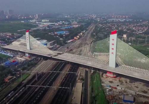 Китайцы построили самый огромный поворотный мост