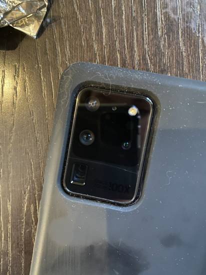 Найдена странная проблема Samsung Galaxy S20: камера лопается сама по себе