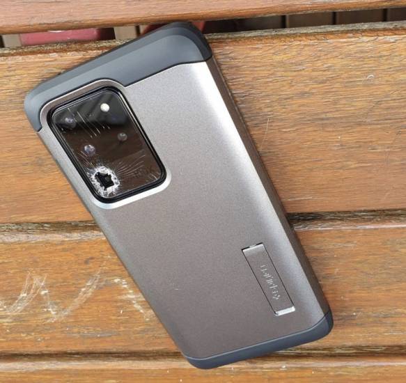 Найдена странная проблема Samsung Galaxy S20: камера лопается сама по себе