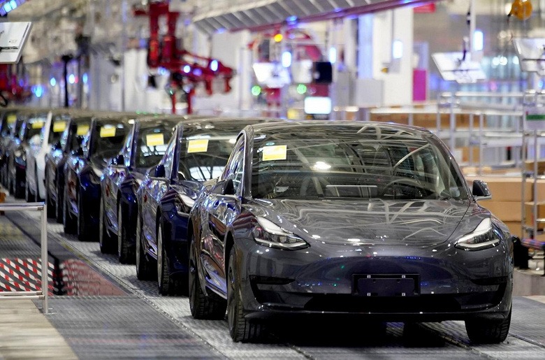 Половину всех электромобилей Tesla в мире сейчас выпускает гигафабрика в Шанхае